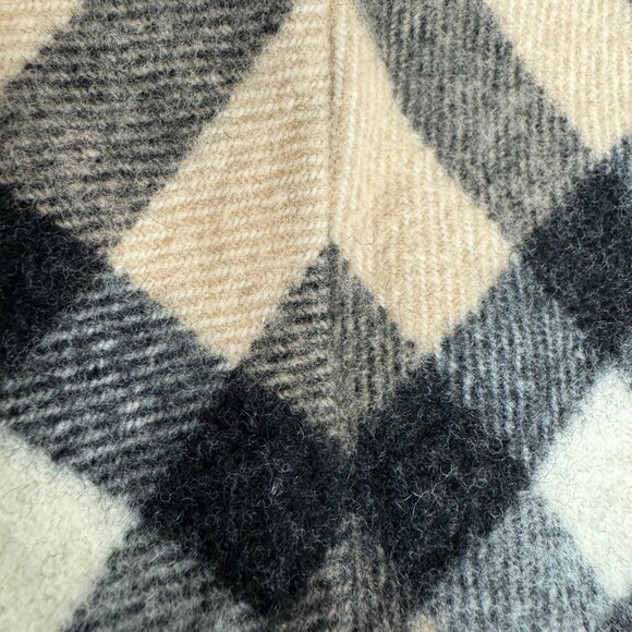 BURBERRY Classic Plaid Poncho - Picture 7 of 7